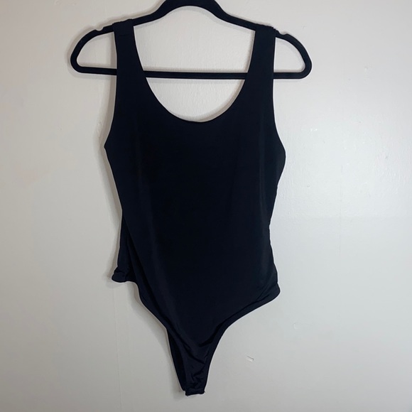 🐚The perfect Black bodysuit! - Picture 2 of 8